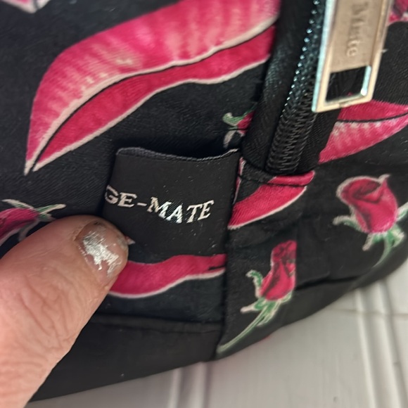 Karriage Mate Tote Kisses & Roses Pink and Black Shoulder Bag - Picture 6 of 8